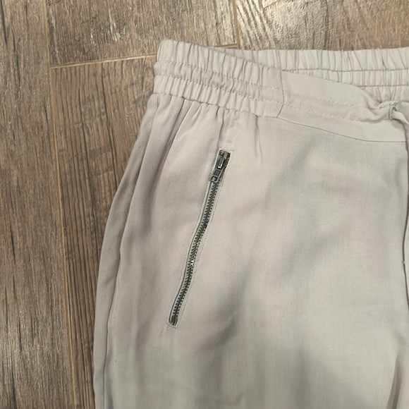 Splendid Woman’s Cream Pant’s Size Large - Picture 4 of 9